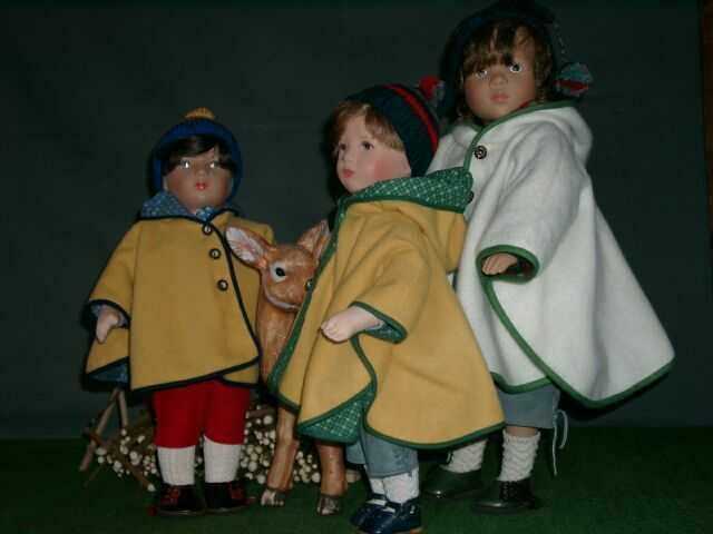 Drei Puppencapes.